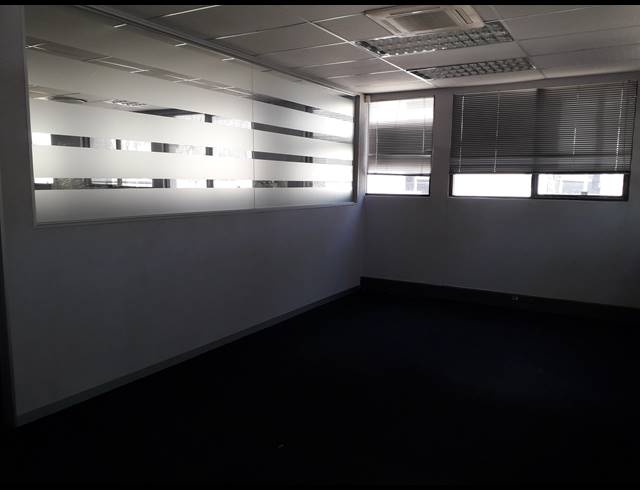 1,172M² OFFICE TO LET IN IRENE